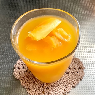 オレンジ氷入りオレンジジュース